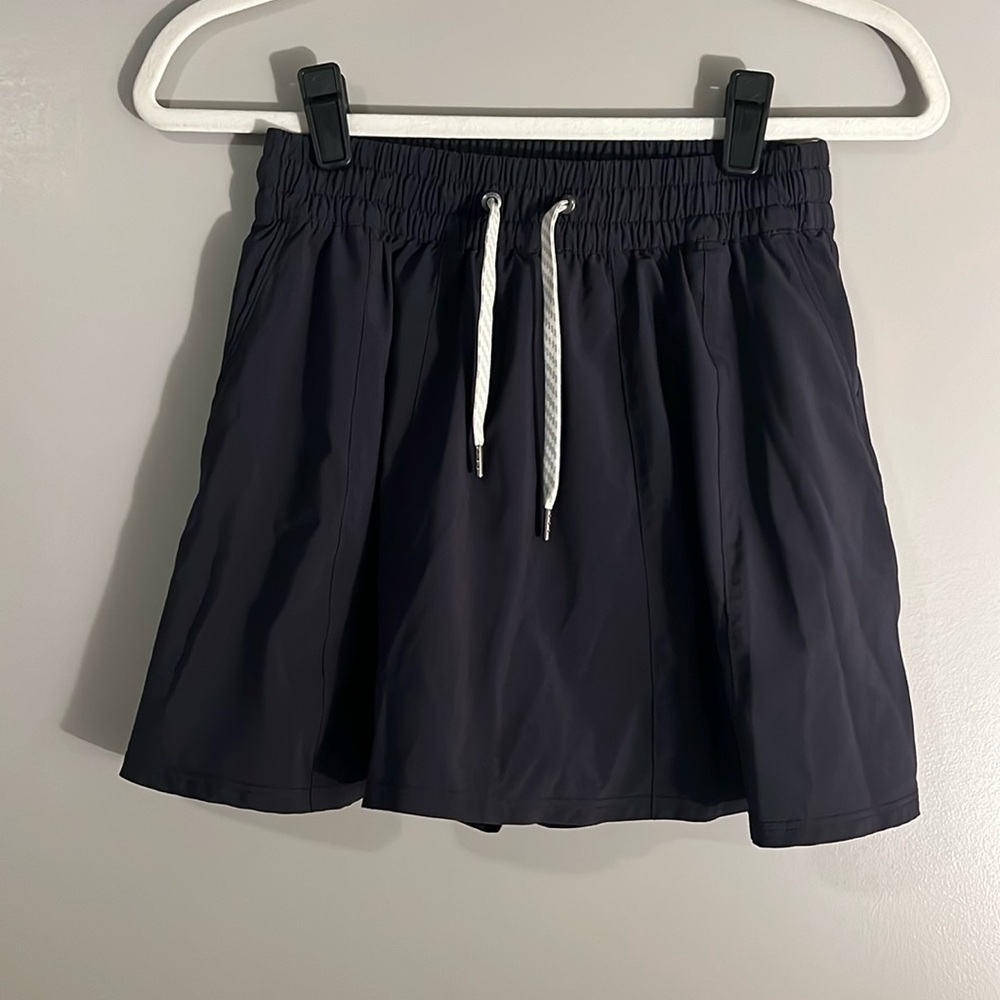 Black active skirt